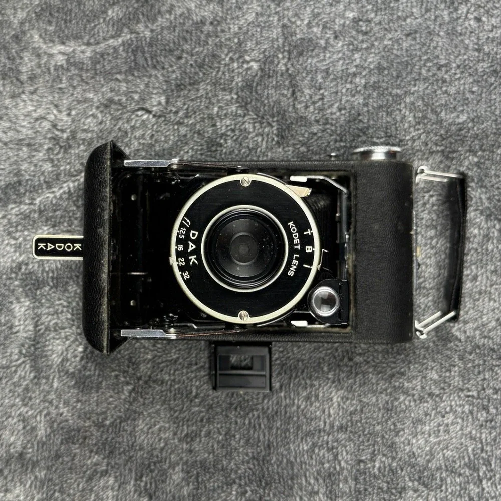 Vintage Kodak Vigilant Junior Six-20 Folding Camera 620 Film Art Deco
